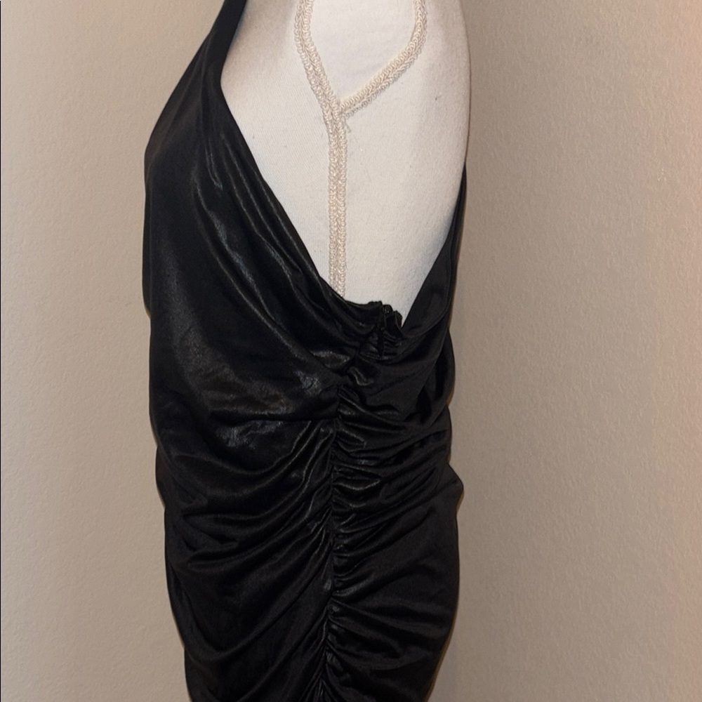 Elegant Black One-Shoulder Dress - Picture 7 of 8